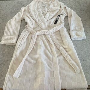 NWT Ivory Textured Women's Robe